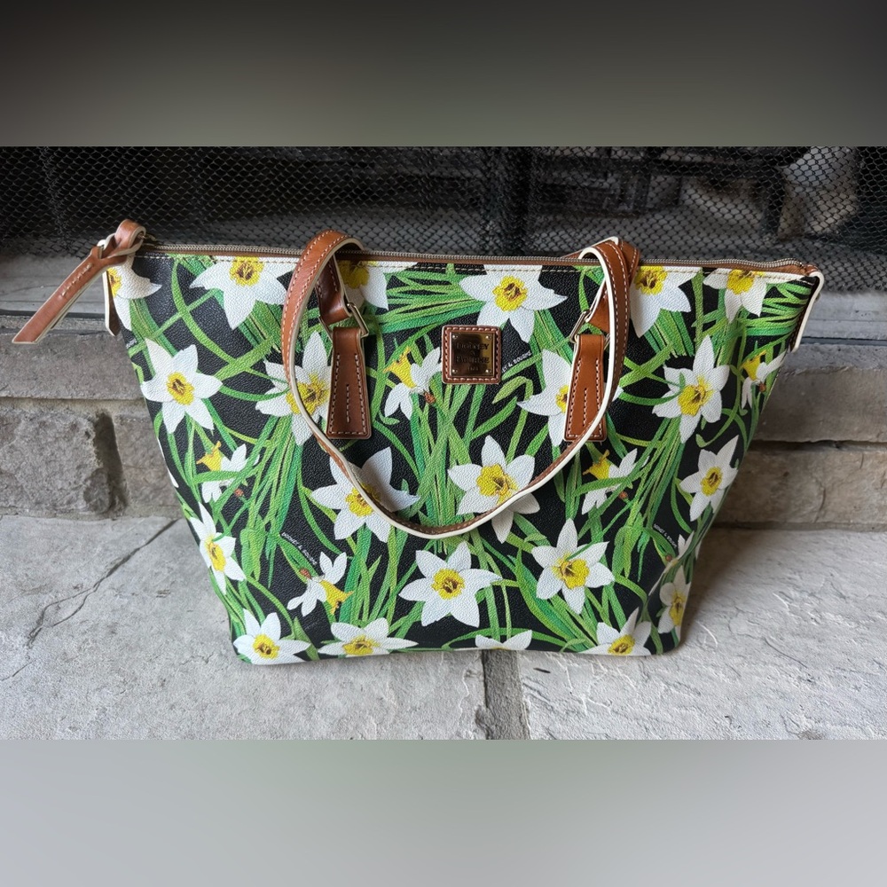 Dooney & Bourke Large Zip Top Shopper in Multicolor Daffodil
